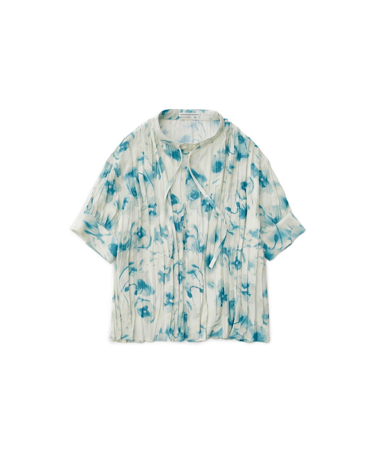 pleated blouse 47,300円