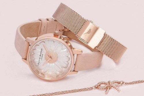 オリビア・バートンの腕時計「3Dデイジー」文字盤に“1輪の花”、ブレスレット＆ベルトの限定セット