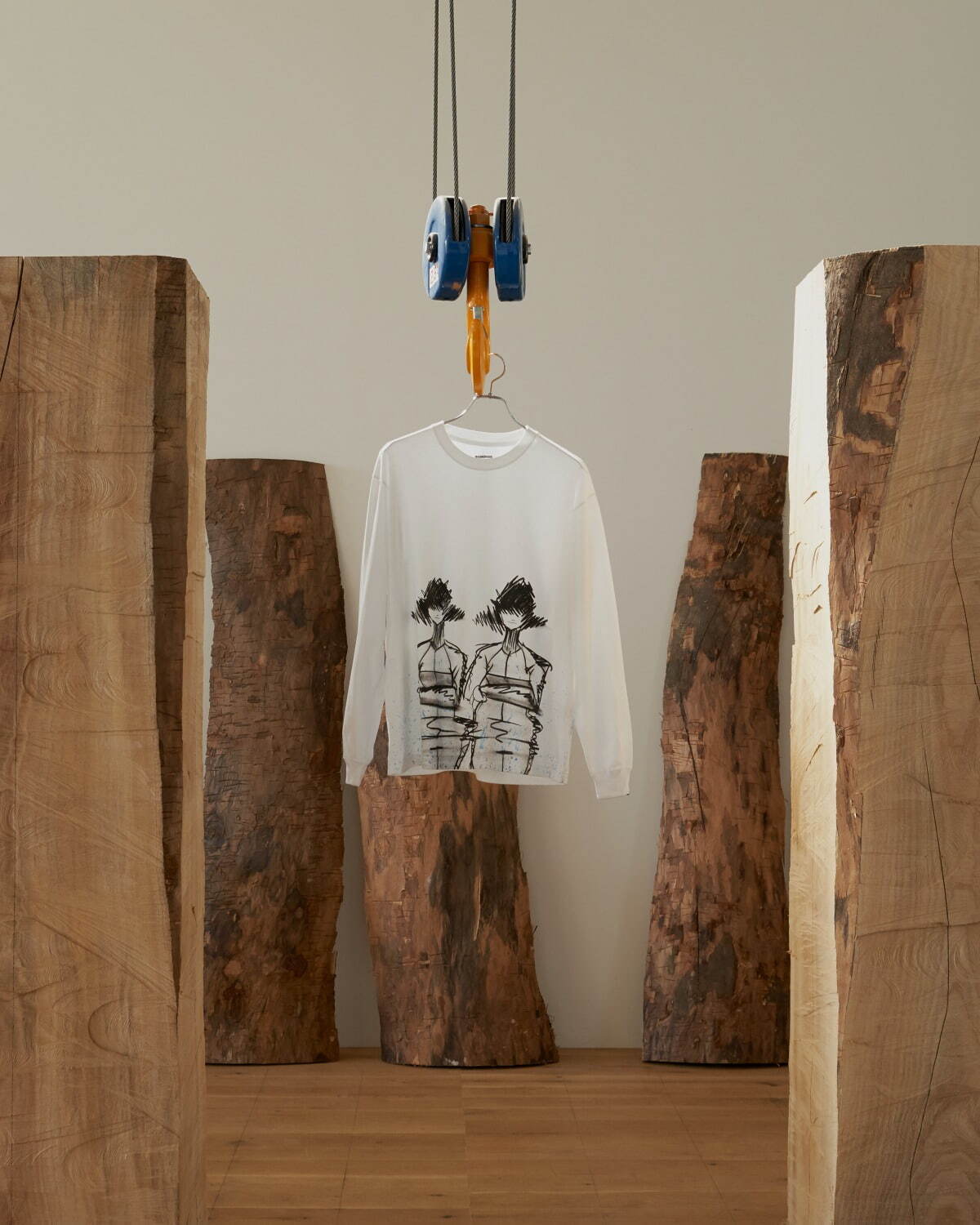 ネイバーフッド新作“木彫りブレイクダンサー”モチーフのロンT&パーカー、現代芸術家とコラボ｜写真14