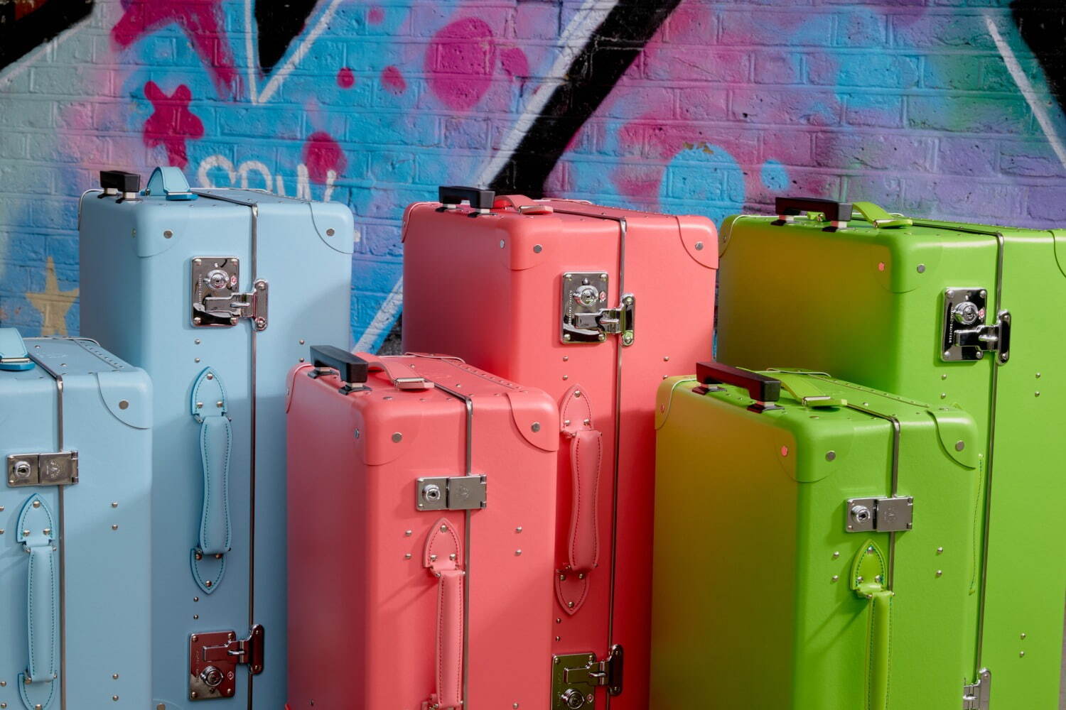 グローブ・トロッター“ポップなカラー”のスーツケース、グリーンやパステルブルーなど3色展開｜写真1