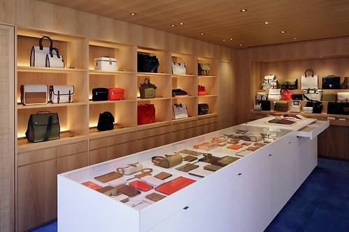 リュニフォームの旗艦店が東京・青山に、トートバッグやバックパックなど多彩なバッグ