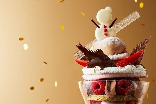 ショコラティエ パレ ド オールの冬限定スイーツ、3種のベリー×チョコレートパフェやツリーショコラ
