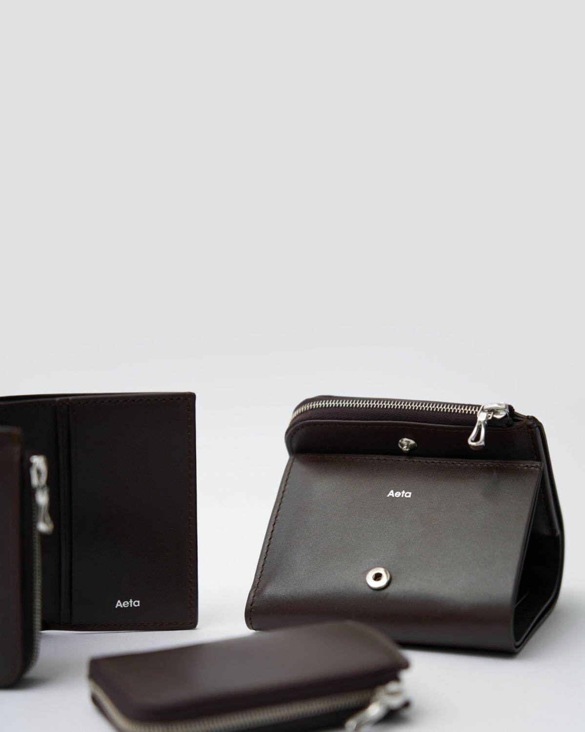 アエタ×グラフペーパーの財布、上質カーフ素材でアップデートした3つ折り財布やコインケース｜写真21