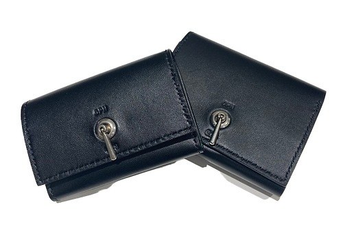 エド ロバート ジャドソン“トグルスイッチ風”財布、ブラック×グリーンの伊勢丹新宿店 メンズ館限定色