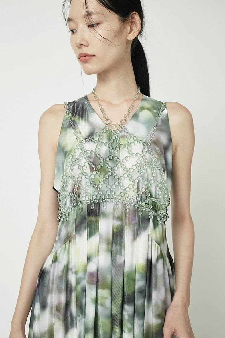 “Dizzy” layered dress 63,800円、Dripping clear bustier 40,700円
