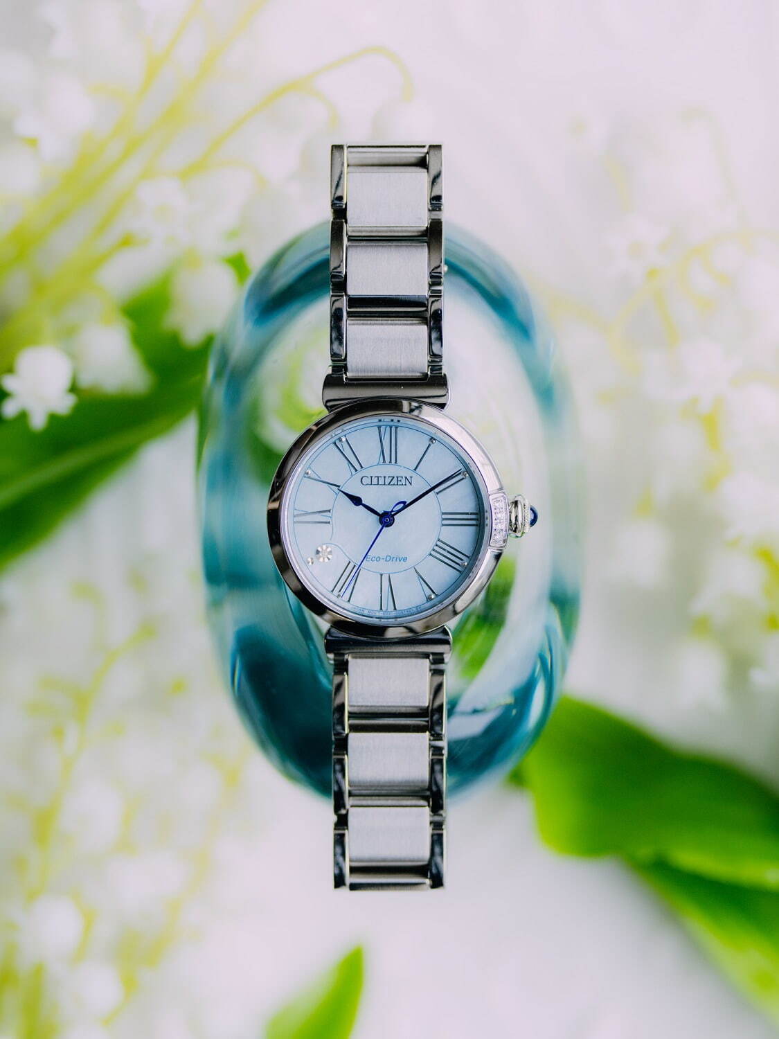 シチズン エル“幸せを運ぶ”スズラン着想の腕時計、大人可愛く＆上品に使えるジュエリーのような1本｜写真9
