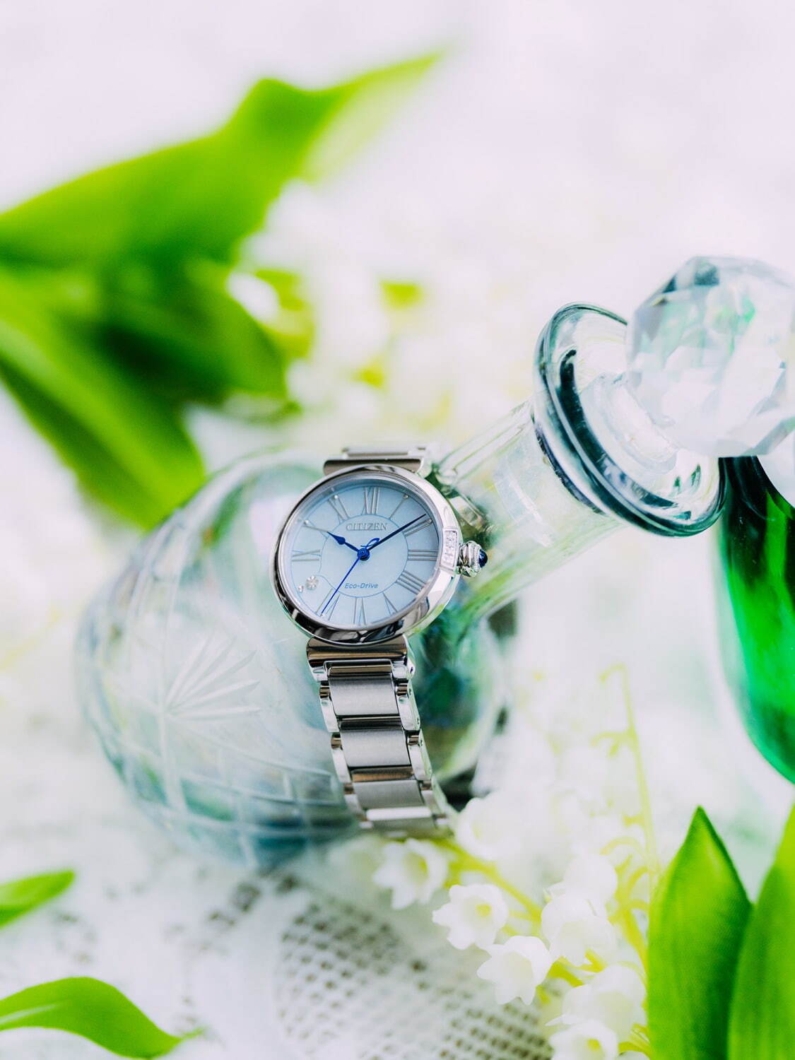 シチズン エル“幸せを運ぶ”スズラン着想の腕時計、大人可愛く＆上品に使えるジュエリーのような1本｜写真14
