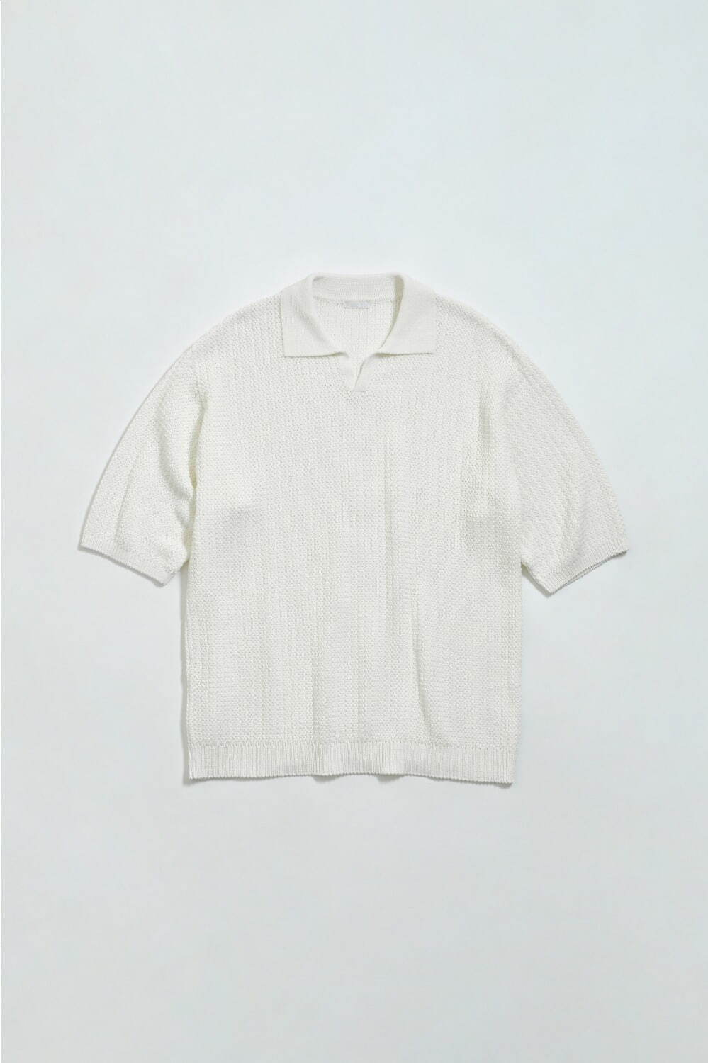 人気ブランドの「メンズシャツ」24年春夏、カジュアルコーデに使える長袖シャツや“透け感”半袖シャツ｜写真4