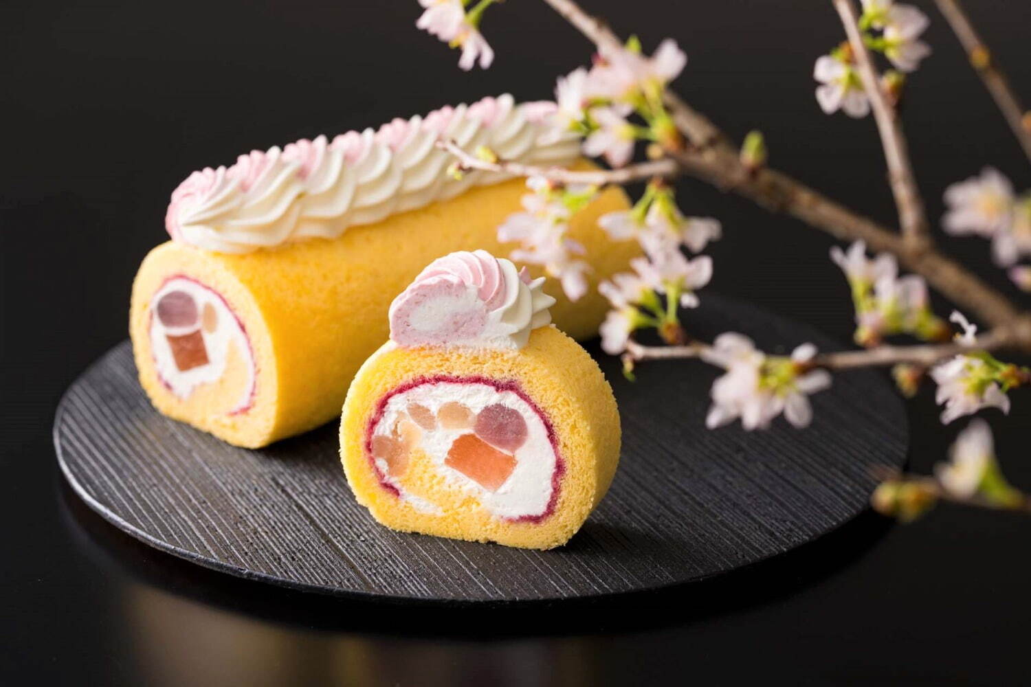 「桜のロールケーキ」1本 3,024円