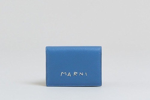 マルニ24年春夏レディース財布 -“ロゴステッチ”入りミニ財布、グリーンやブルーのカラーブロックで