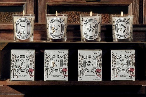 ディプティック×パリ老舗カフェの限定グルメキャンドル、“コーヒーや焼き菓子”着想の4種の香り