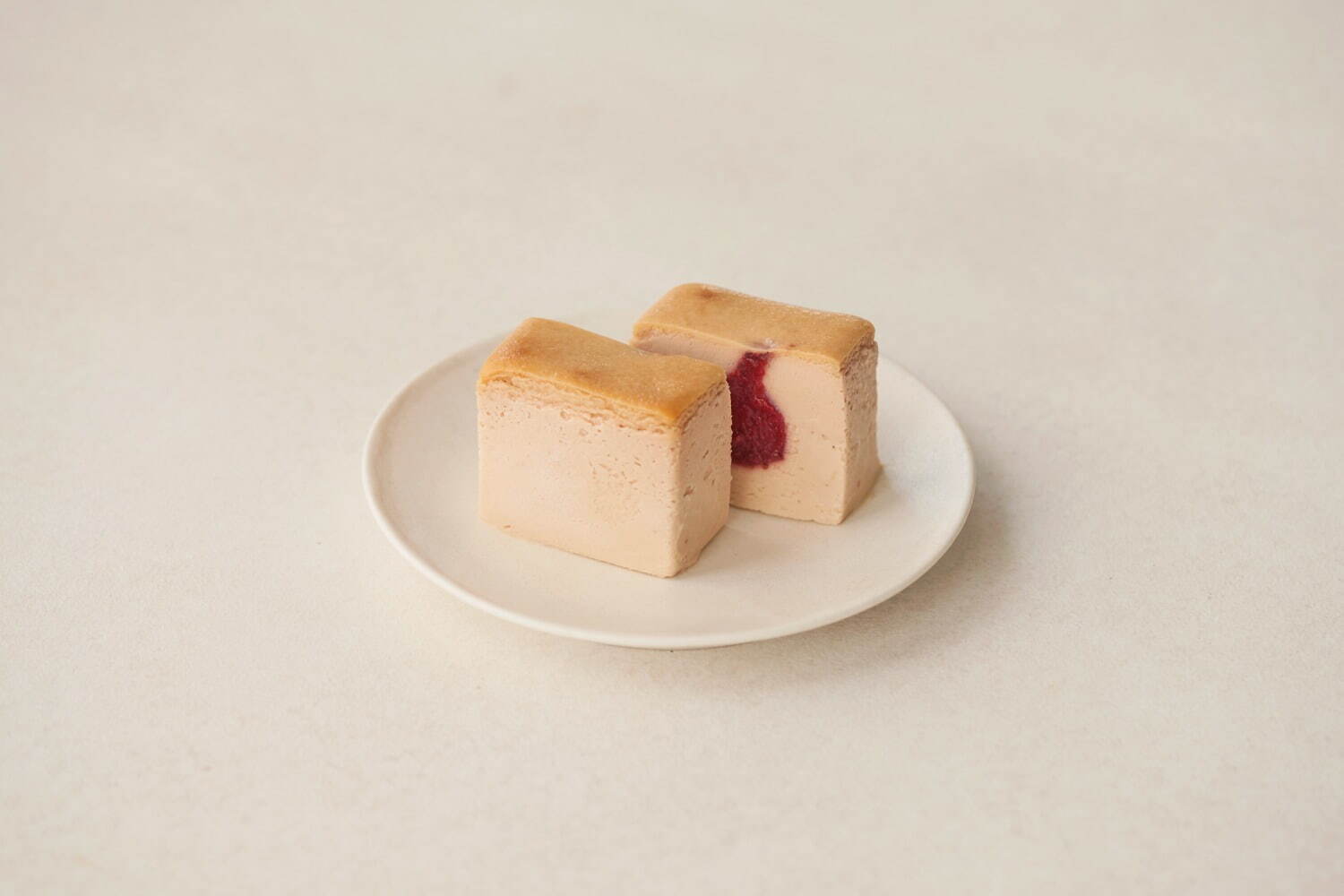 ミスターチーズケーキ24年母の日“バラ＆アールグレイ香る”チーズケーキ、甘く華やかな苺をイン｜写真5