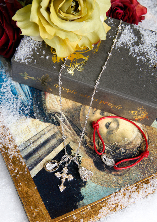 ローリー・ロドキンから聖母マリアをモチーフにしたネックレスセットがクリスマス限定で発売中｜写真1