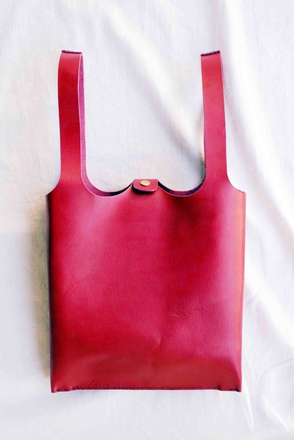 ハバダッシュリー、ハンドメイドのレザーコレクション - ”レジ袋”から着想を得た真っ赤なバッグ｜写真2