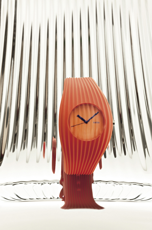 アレッシィ（ALESSI）から波状のドレープが美しい新作時計｜写真1