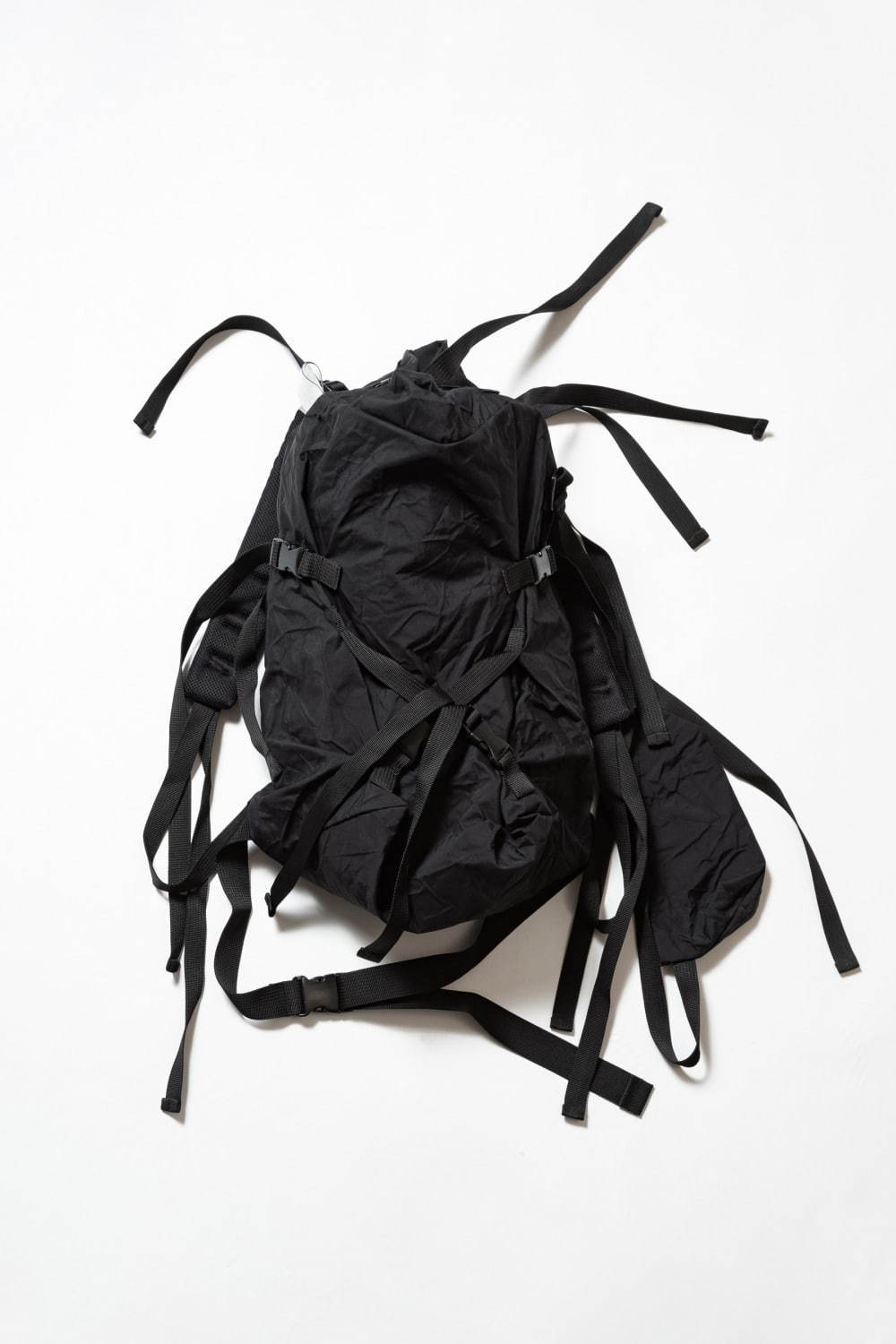 ザ ヴィリディアン、変形自由な軽量バッグパック＆メッセンジャーバッグ - マクロマウロとコラボ｜写真2
