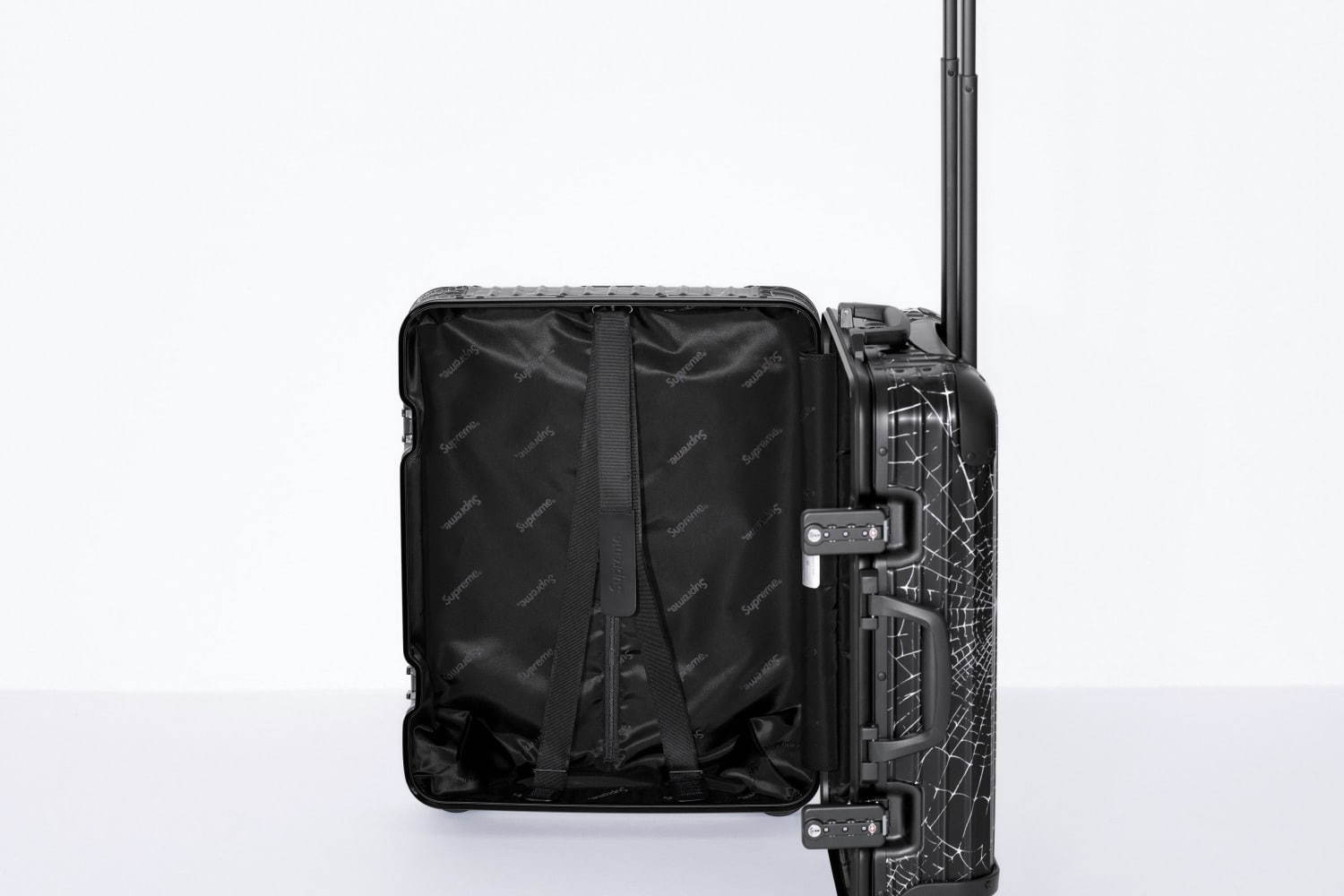 シュプリーム×リモワの限定スーツケース、スパイダー ウェブ＆ロゴを配したブラックアルミニウム｜写真8