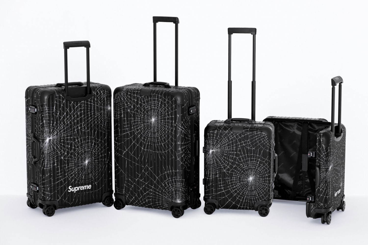 シュプリーム×リモワの限定スーツケース、スパイダー ウェブ＆ロゴを配したブラックアルミニウム｜写真2