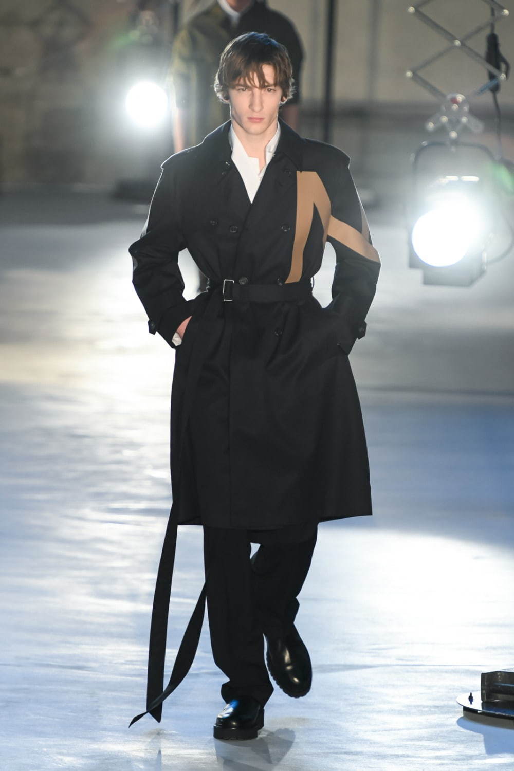 ヌメロ ヴェントゥーノ 2020-21年秋冬メンズコレクション - 定番服を個性的に着こなすには｜写真9