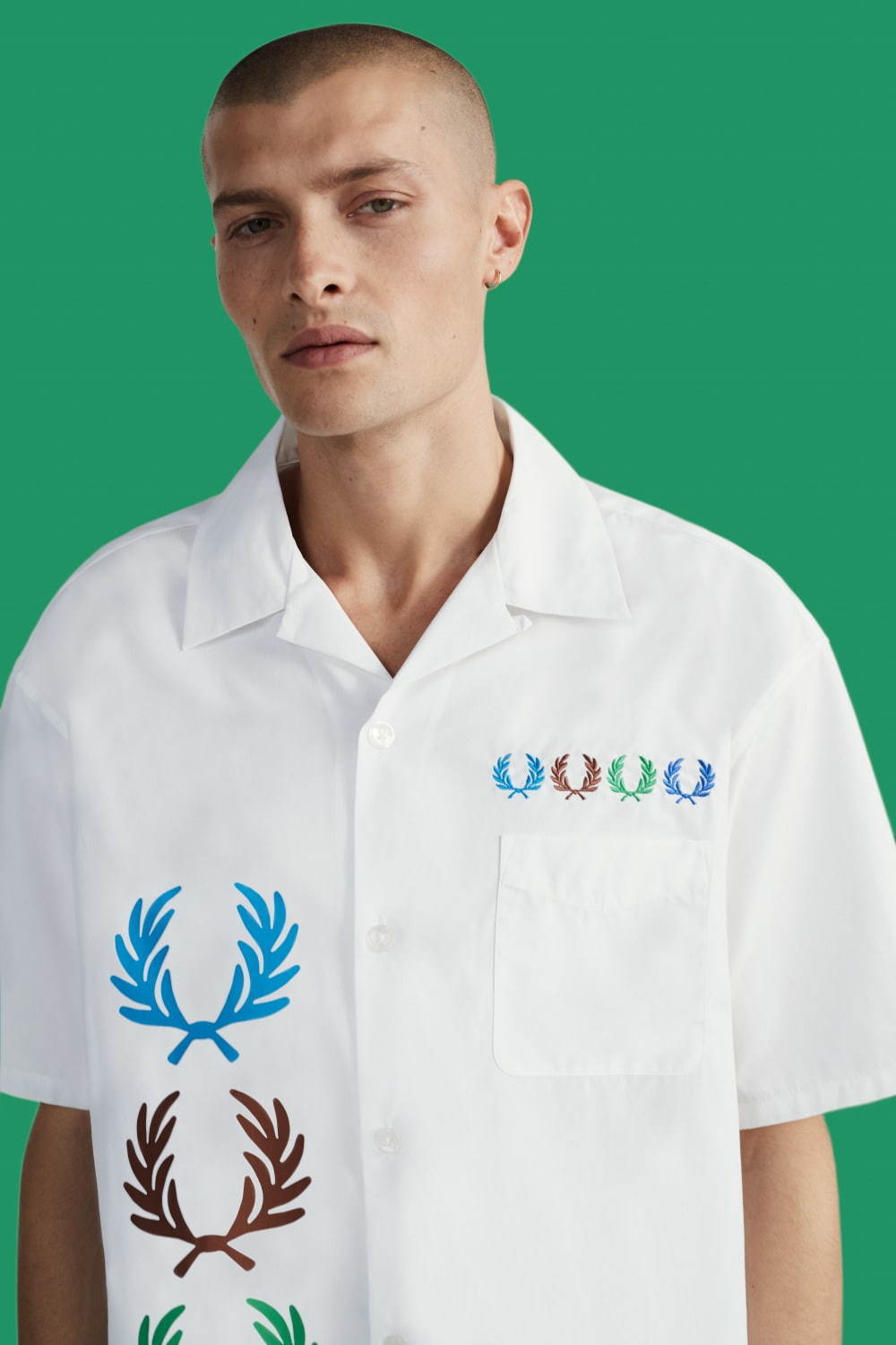 フレッドペリー×ビームス、カラフルな“4連ロゴ”のビッグポロ＆ボウリングシャツ｜写真4