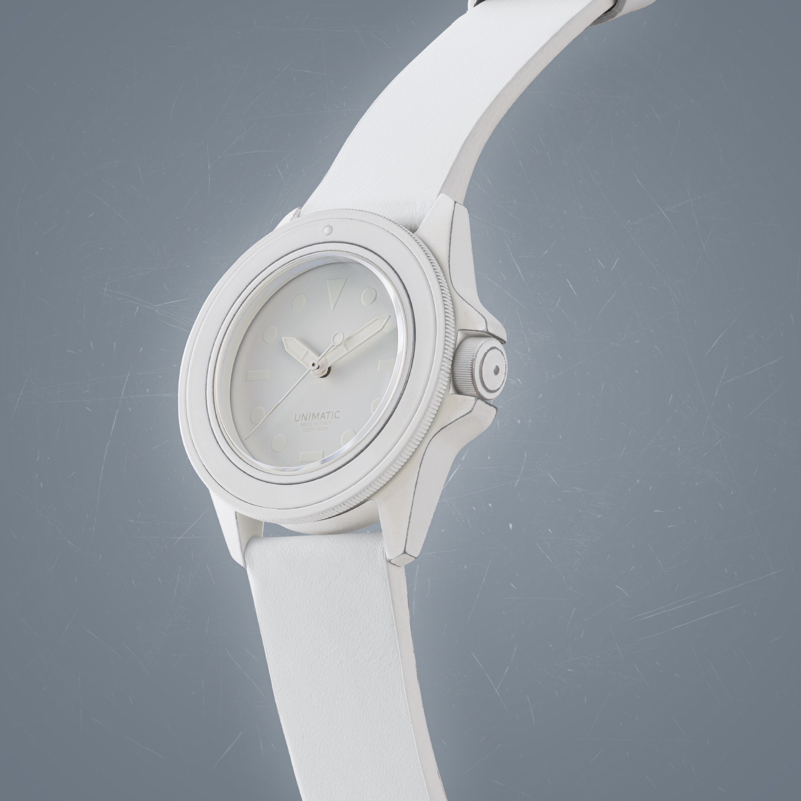 メゾン ミハラヤスヒロ×ウニマティックのコラボ腕時計、白一色に染めた第2弾モデルが100本限定で｜写真1