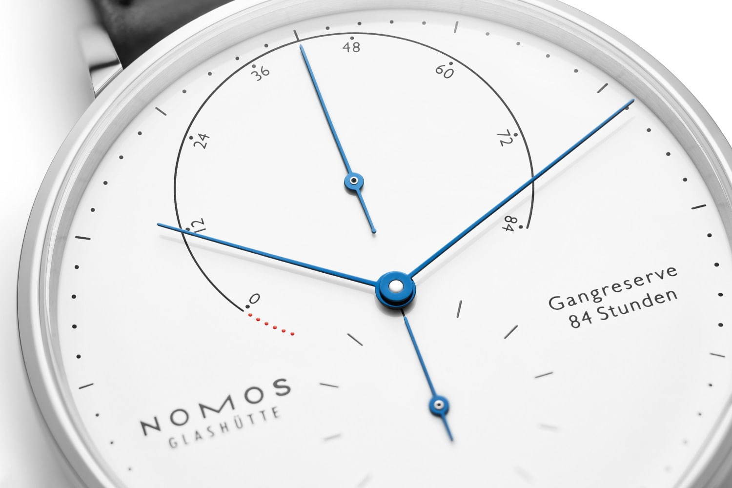 ノモス グラスヒュッテの限定腕時計、手作業で磨き上げたスチールケース×エナメル文字盤｜写真2
