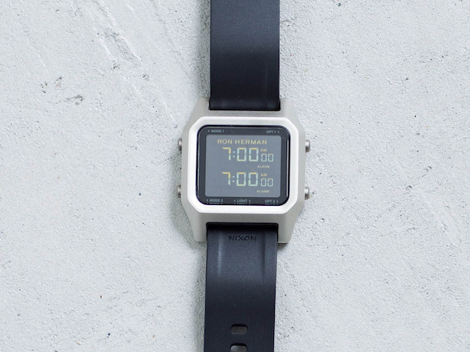 ニクソン×RHC ロンハーマンの新作腕時計、シルバーの超薄型ケース＆カスタマイズ可能な液晶画面｜写真6