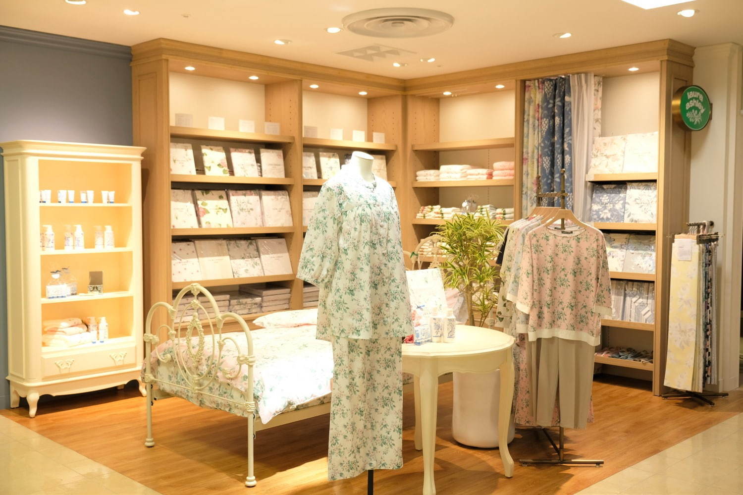 ローラ アシュレイが直営店を日本再出店、東京・札幌など7つの百貨店にオープン｜写真12