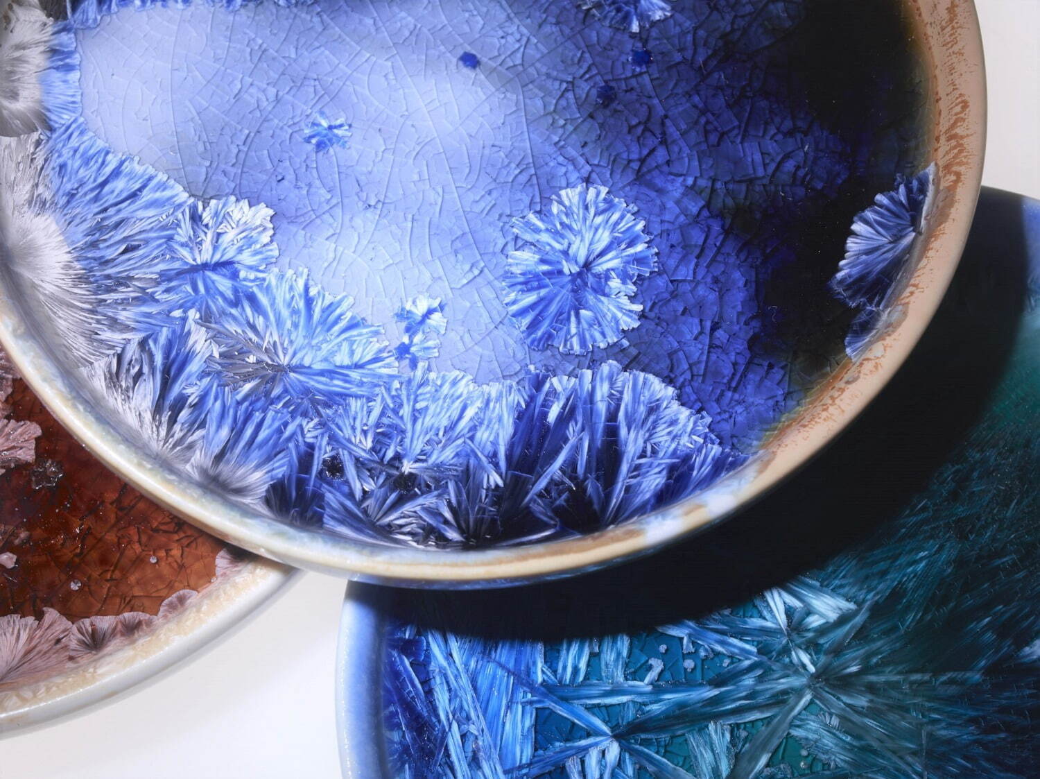 “まるで宝石”ジャン・ピエール・コヒュートの陶器が横浜高島屋に、結晶化が生む“1点もの”のプレート｜写真3