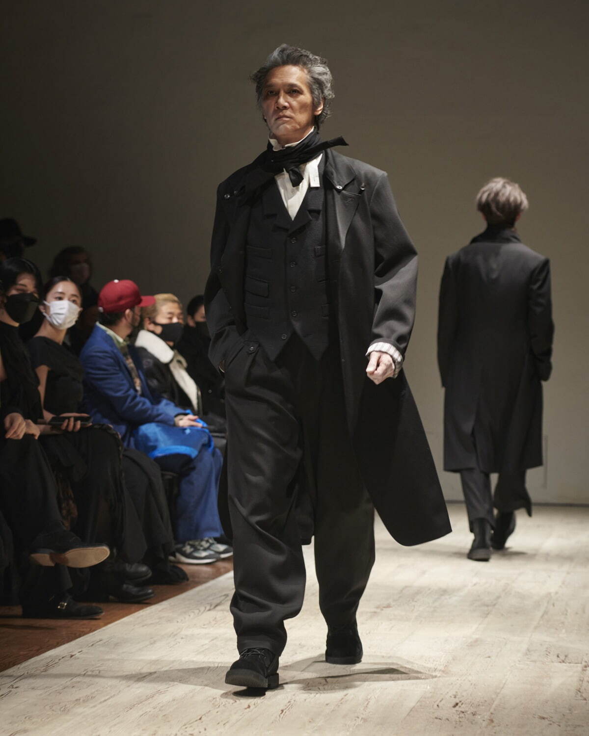 ヨウジヤマモト 2022年秋冬メンズコレクション - 19世紀の風景を重ねて、時を経た紳士の装い｜写真6