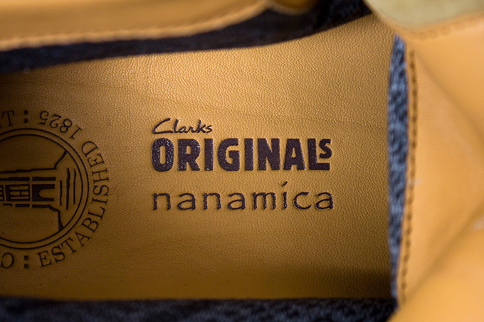 クラークス×ナナミカの限定コラボシューズ発売 - 鮮やかなソールがスポーティーなワラビーブーツ｜写真7