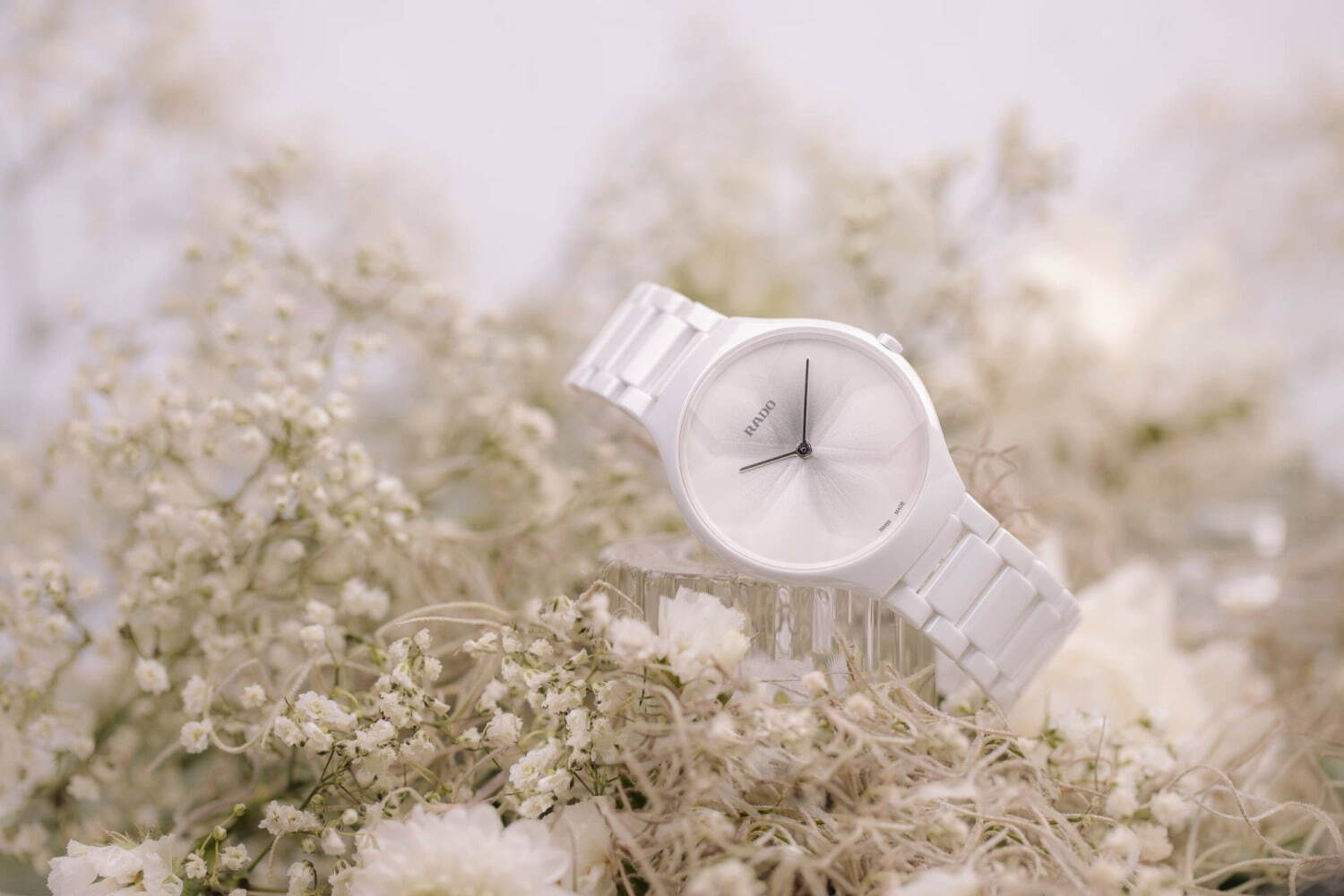 ラドー“四季を纏う”新作腕時計、ローズピンク×花びらクリスタルの春ウォッチなど｜写真5