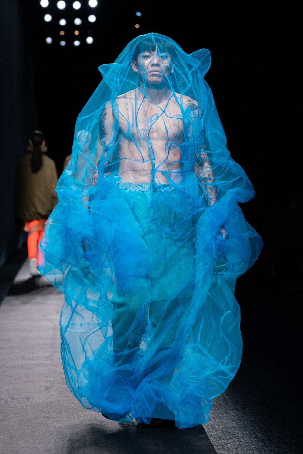 ヨシオクボ 2023年春夏コレクション - 半透明の表皮、二重化する身体｜写真8