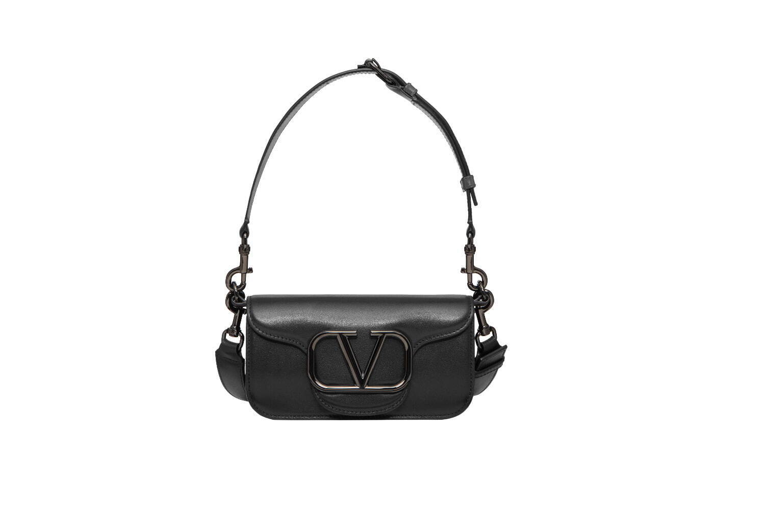 〈ヴァレンティノ〉“Vロゴ”を配したミニマルなオールブラックバッグ