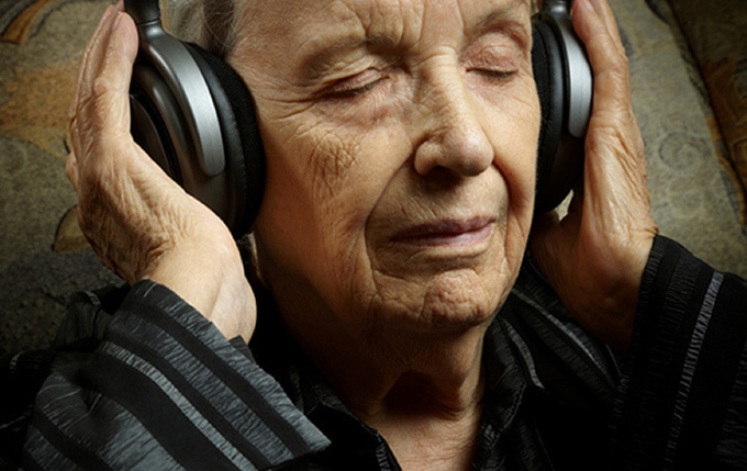映画『パーソナル・ソング』1000ドルの薬より1曲の音楽を - アルツハイマー患者への音楽療法に迫る | 写真