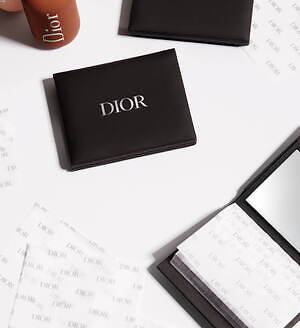 ディオールからオイル コントロールペーパーが限定登場、「DIOR」ロゴ