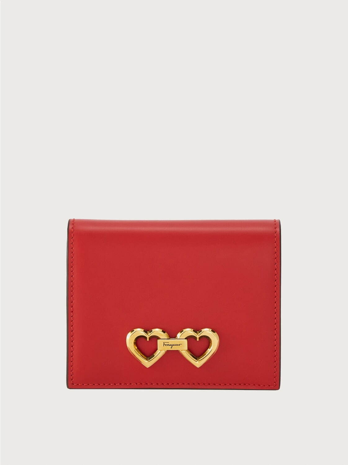 フェラガモのウィメンズ財布、“ハート型”ガンチーニ＆真っ赤な