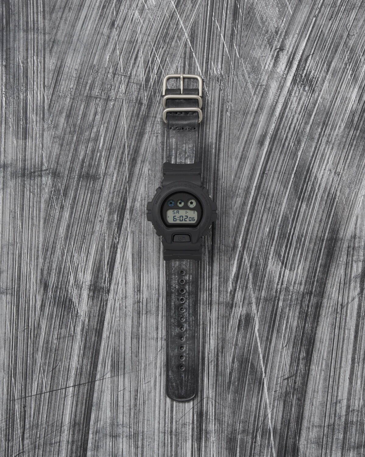 エンダースキーマ×G-SHOCKの腕時計第3弾、ブライドルレザーを用いた