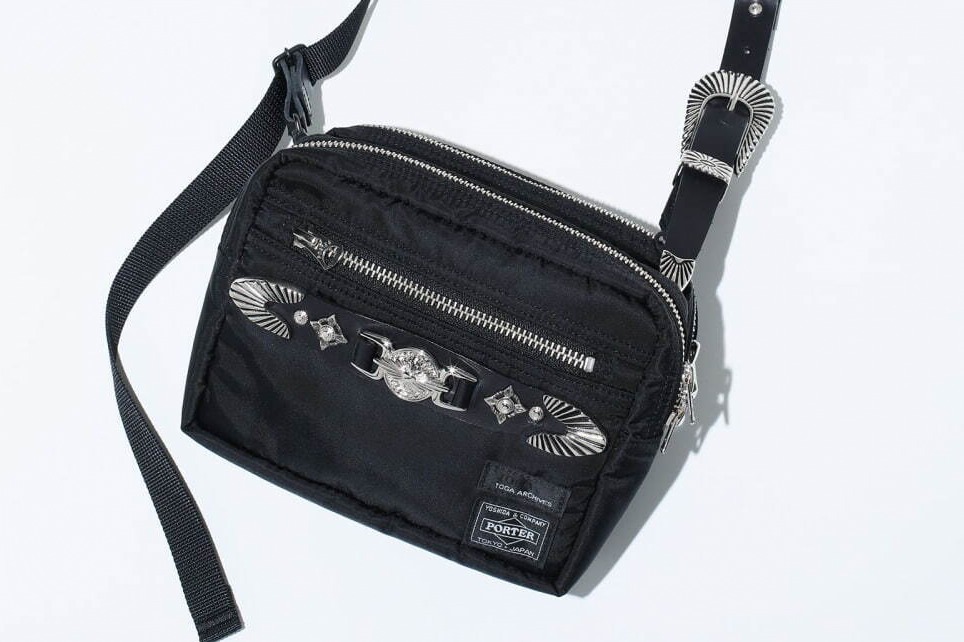 TOGA×ポーター第5弾、メタルコンチョを配したベルトバッグ