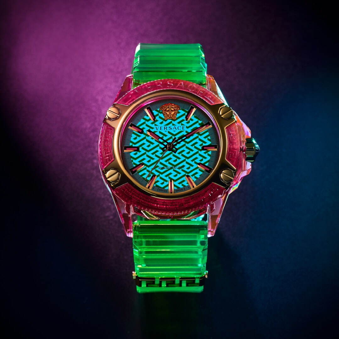 ヴェルサーチェ新作腕時計“クレイジーカラー”の透明ウォッチ、グリーン ...