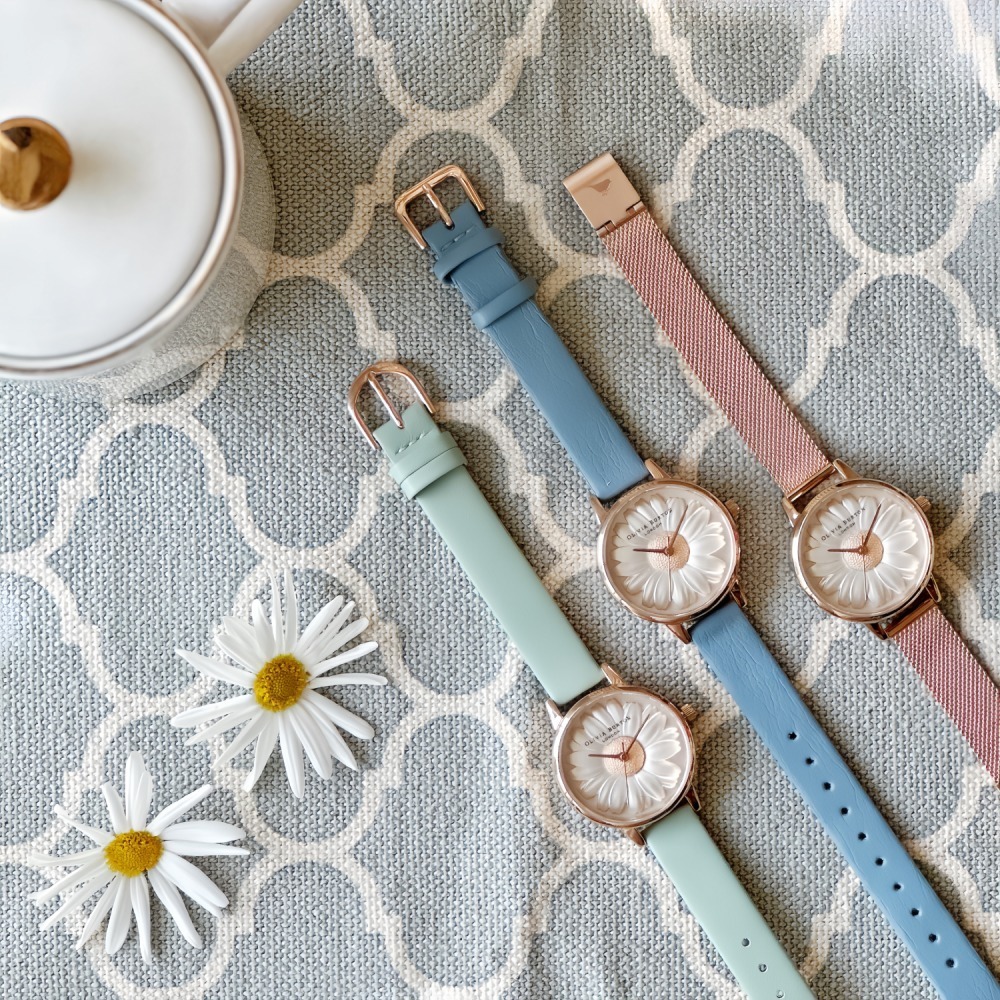 オリビア・バートン“立体デイジー”の腕時計＆付け替えベルトセット