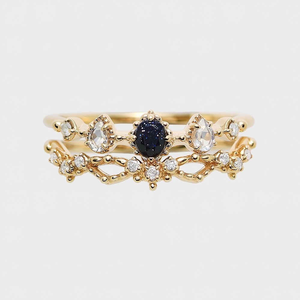 上から)リング 40,700円/ K10,blue gold stone,labradorite and diamond
リング 38,500円/ K10 and diamond