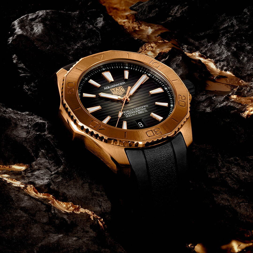 タグ・ホイヤーの腕時計「アクアレーサー」初の“18Kゴールド製”&80時間