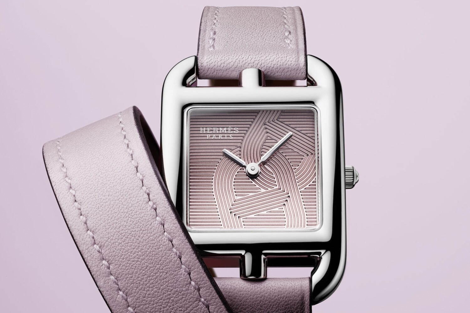 エルメスの腕時計「ケープコッド」ストライプ柄の文字盤にシェーヌ