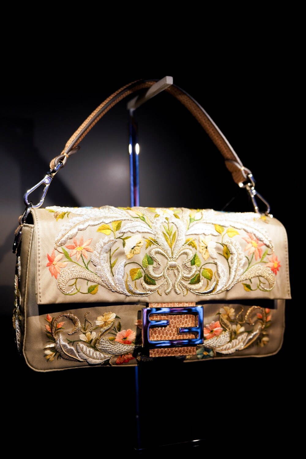 フェンディ(FENDI) ハンド・イン・ハンド バゲット｜写真26