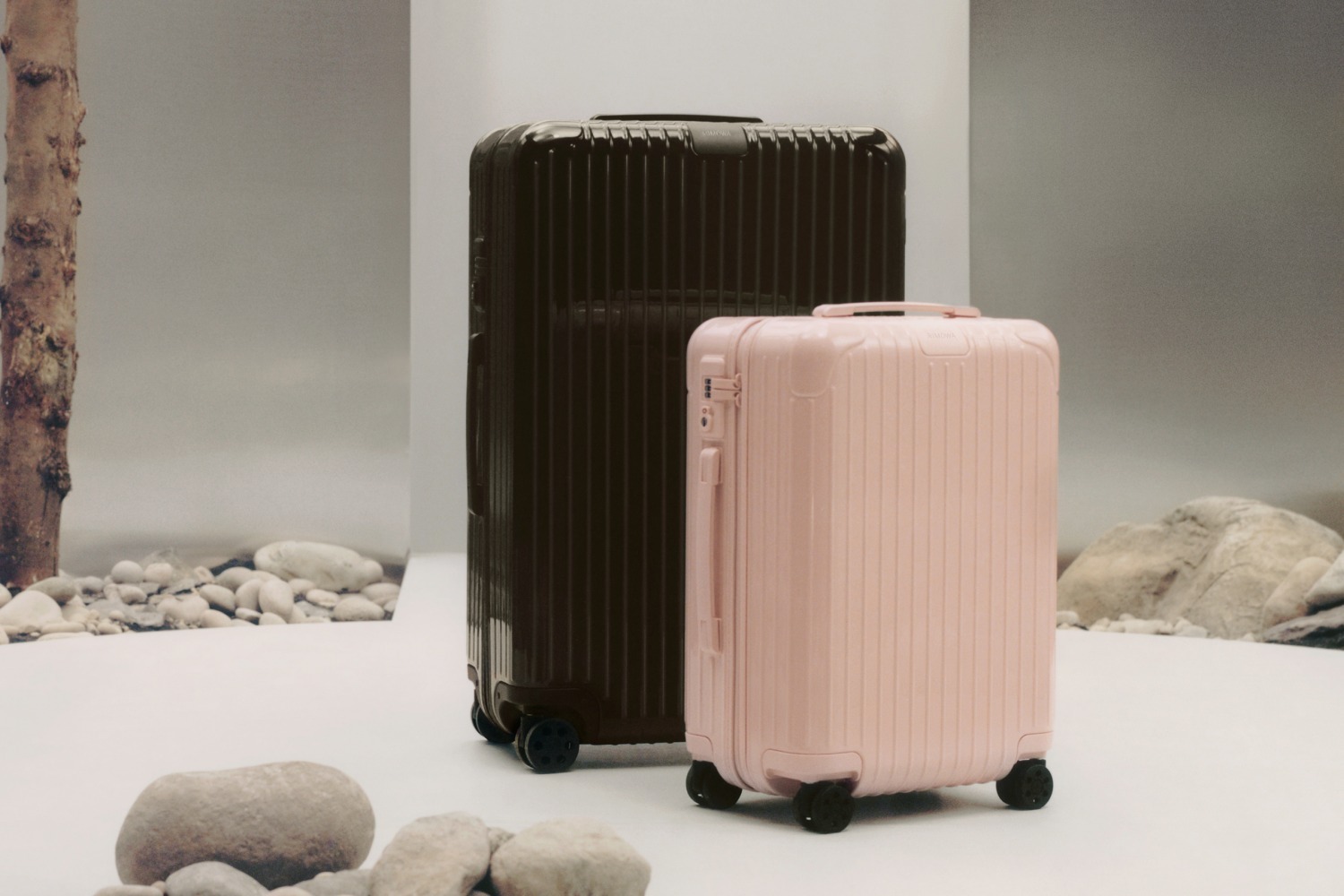 リモワのスーツケース「エッセンシャル」新色、パステルピンク 