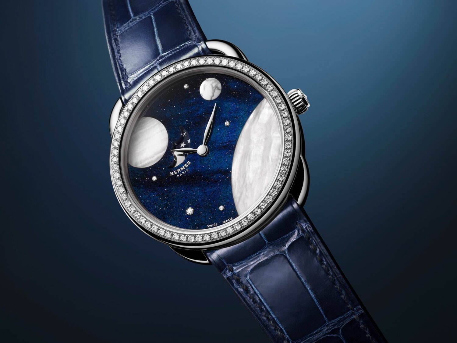 エルメスの腕時計「アルソー プティット リュンヌ」文字盤に月や星が ...