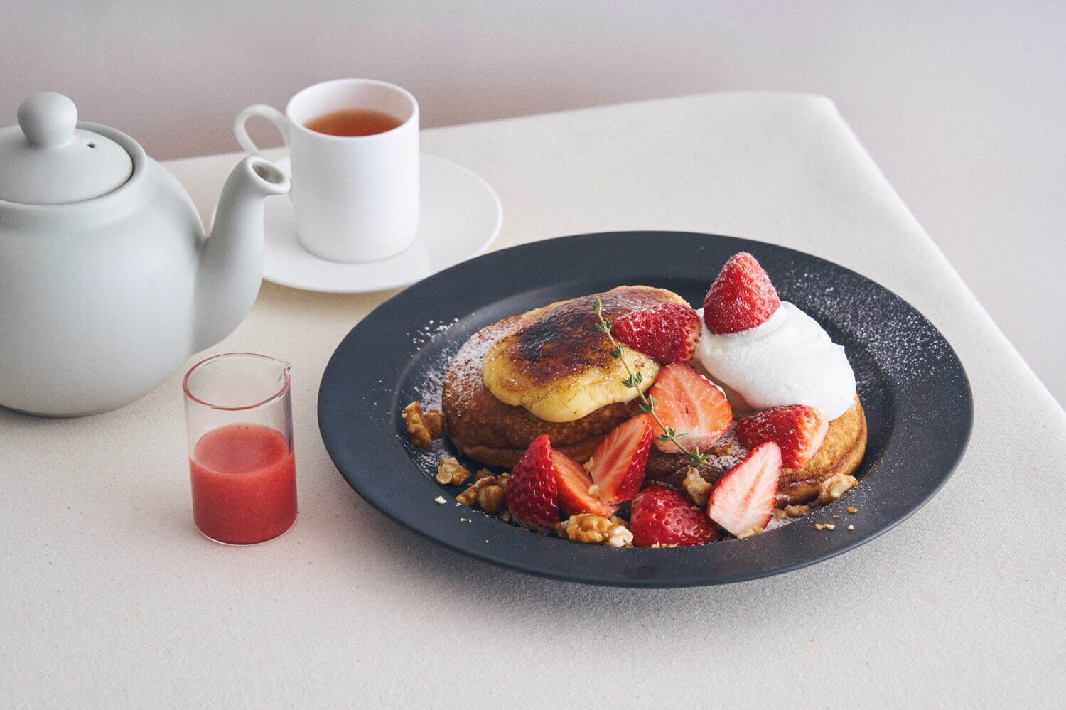 カフェ＆ブックス ビブリオテーク(café & books bibliothèque) 朝摘み完熟紅ほっぺ｜写真3