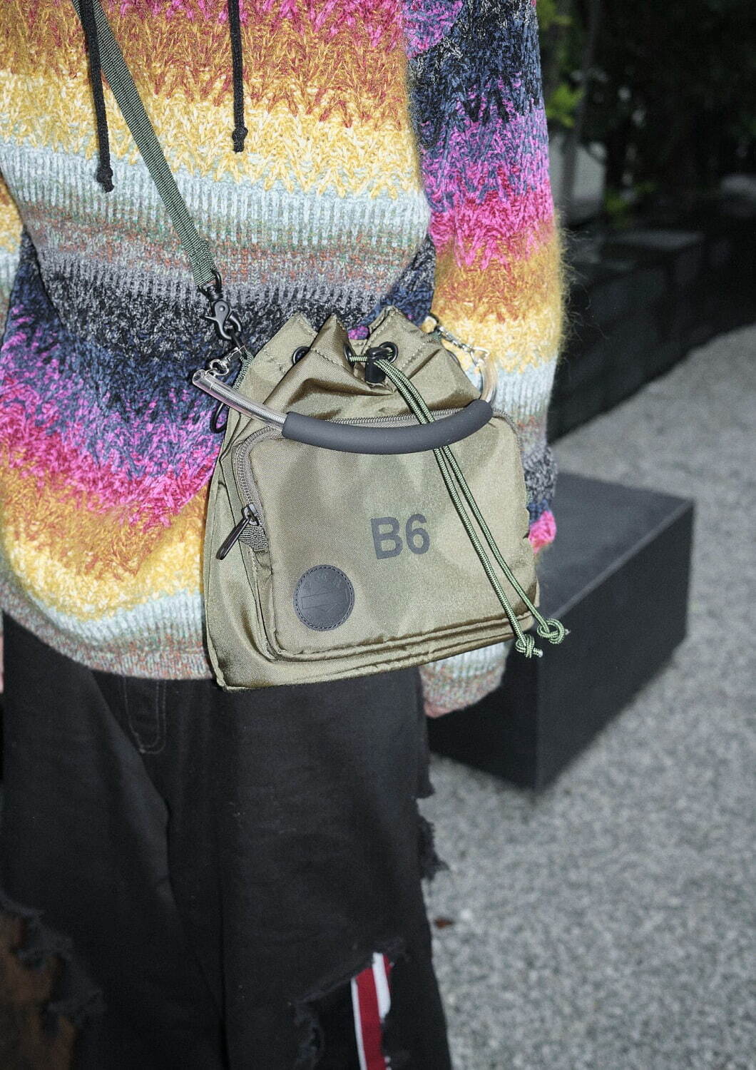 ナナナナ×POTR「B6」ポケット付き巾着型バッグ、縦型ペーパーサイズ