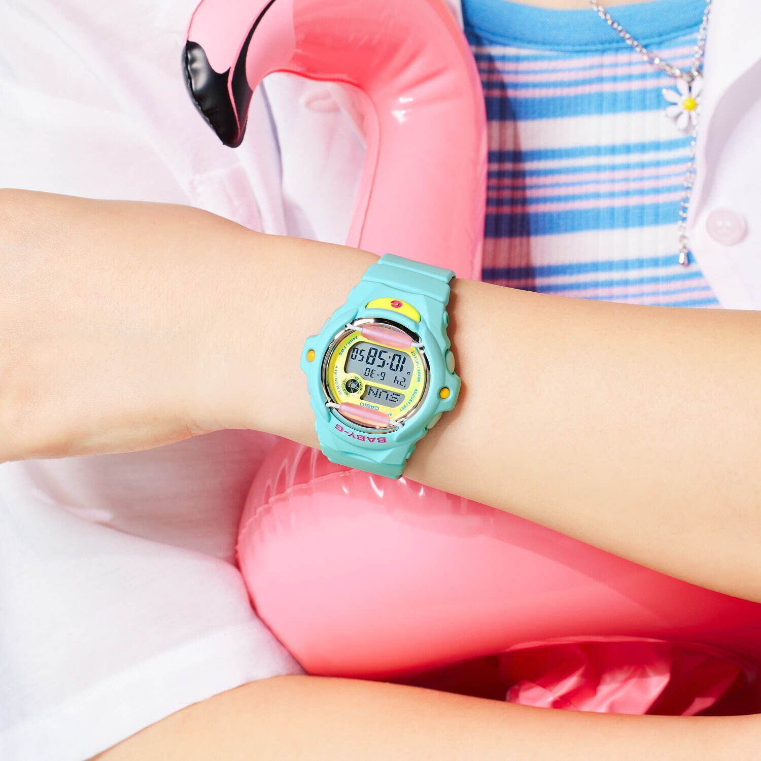 BABY-G“トロピカルビーチ”着想の新作腕時計、ピンク＆ブルーの鮮やか